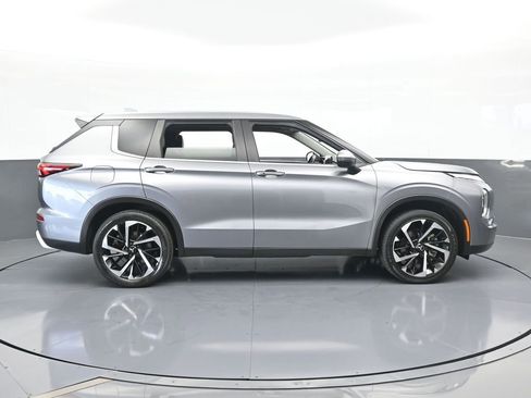 Used 2022 Mitsubishi Outlander SE image 7