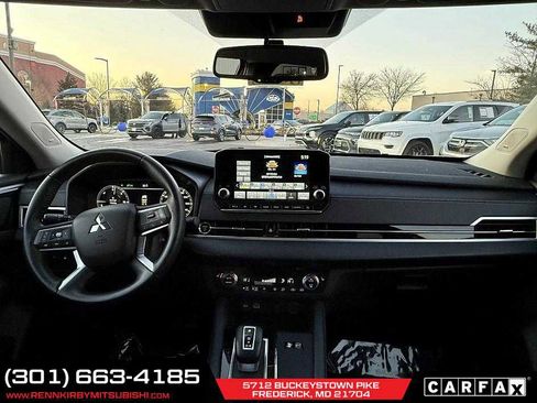 Used 2023 Mitsubishi Outlander SE image 15