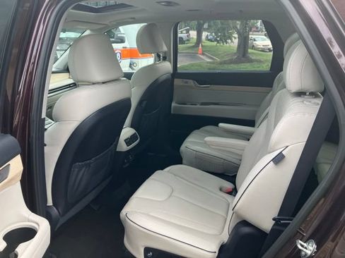Used 2023 Hyundai Palisade Limited w/ Winter Package AWD/4WD image 18