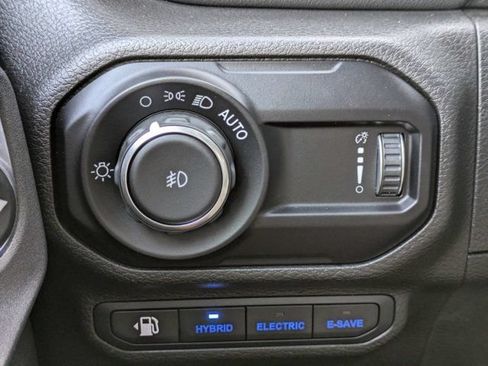 Used 2023 Jeep Wrangler Unlimited Sahara w/ Cold Weather Group AWD/4WD image 25