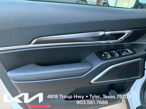 Certified 2025 Kia Telluride LX FWD image 15