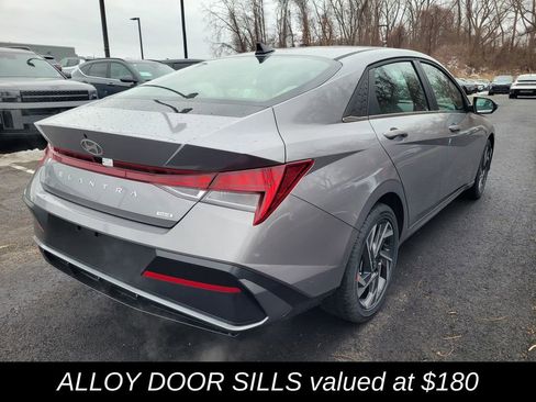 New 2025 Hyundai Elantra Limited image 3