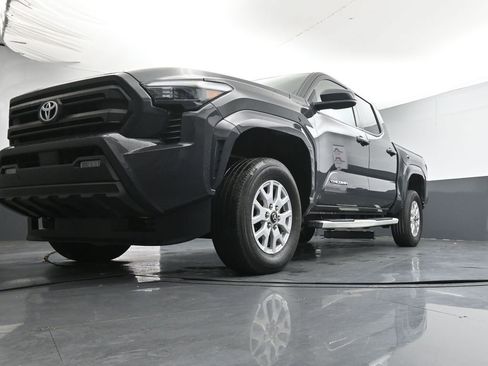 Used 2024 Toyota Tacoma SR5 AWD/4WD image 20