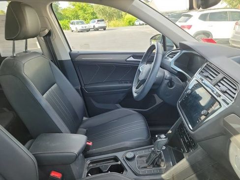 Used 2023 Volkswagen Tiguan SE AWD/4WD image 3