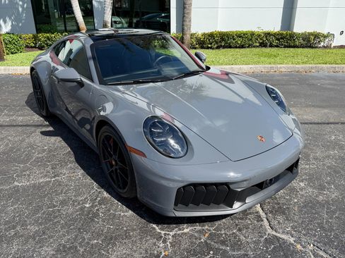 Used 2025 Porsche 911 Carrera GTS image 5