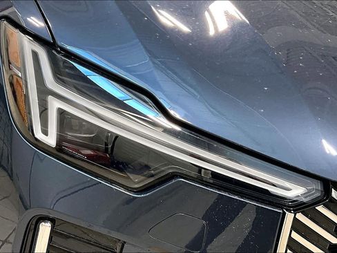 New 2026 Volvo XC90 B5 Plus w/ Protection Package Premier AWD/4WD image 15