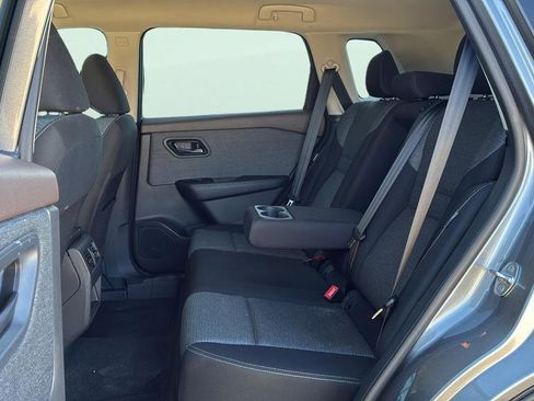 Used 2022 Nissan Rogue S image 15