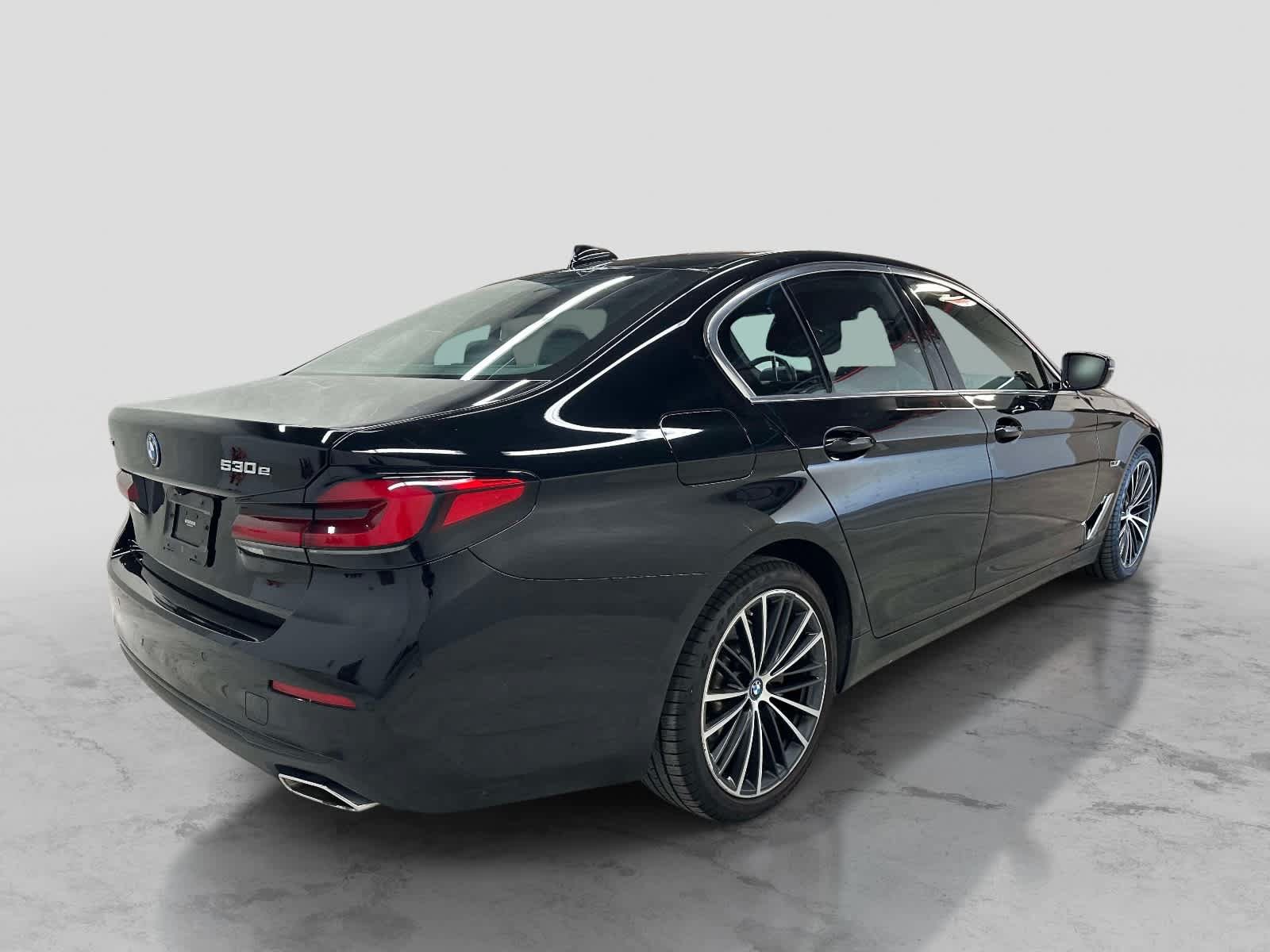 Used 2023 BMW 530e xDrive w/ Convenience Package AWD/4WD image 5