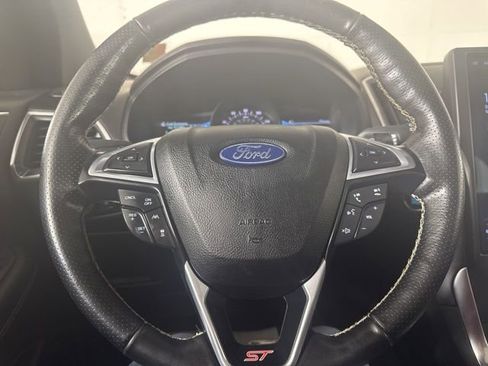 Certified 2022 Ford Edge ST w/ Equipment Group 401A image 18