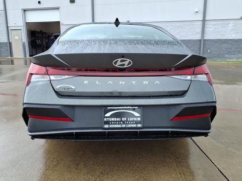 New 2026 Hyundai Elantra SE FWD image 3