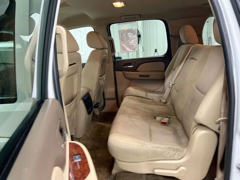 Used 2011 GMC Yukon XL SLE image 21