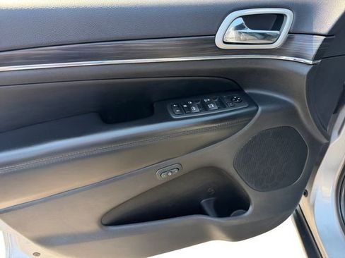 Used 2020 Jeep Grand Cherokee Limited AWD/4WD image 13