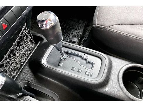 Used 2015 Jeep Wrangler Sport image 14