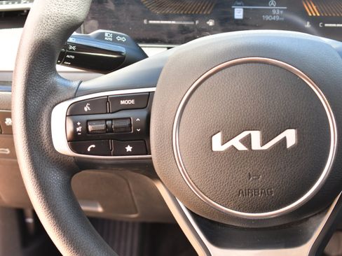 Used 2025 Kia K5 LXS FWD image 17