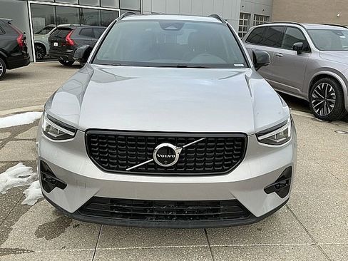 Certified 2025 Volvo XC40 B5 Plus image 12