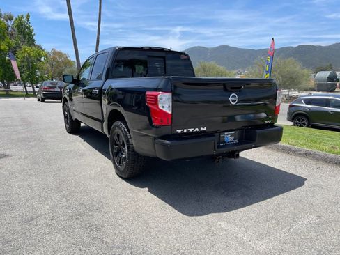 Used 2017 Nissan Titan SV RWD image 7