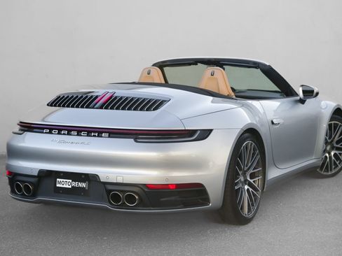 Used 2023 Porsche 911 Carrera 4S AWD/4WD image 2