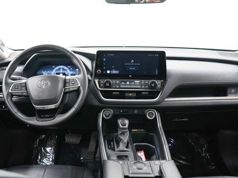 Used 2024 Toyota Grand Highlander AWD Hybrid image 18