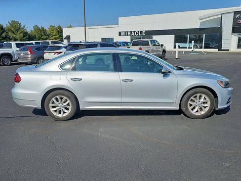 Used 2017 Volkswagen Passat 1.8T SEL Premium image 5