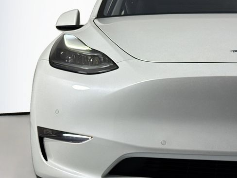 Used 2022 Tesla Model Y Long Range image 14