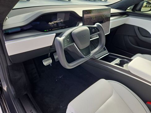 Used 2022 Tesla Model S Plaid image 12