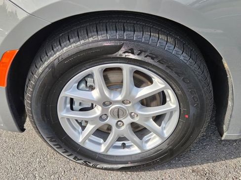 Used 2022 Chrysler Pacifica Touring-L FWD image 17