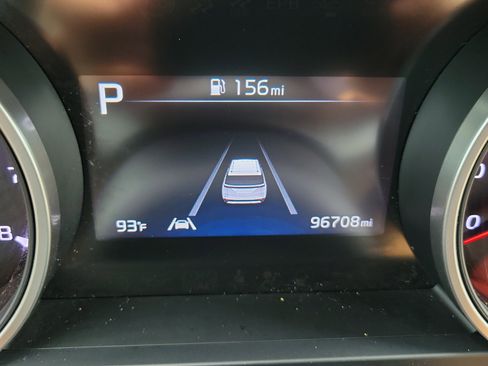 Used 2022 Kia Carnival LX FWD image 23