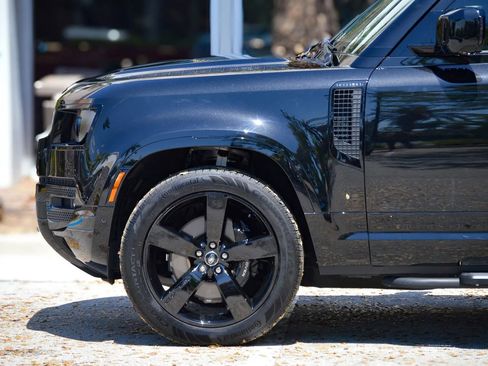 Used 2025 Land Rover Defender 130 V8 image 5