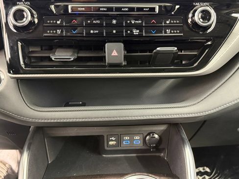 Used 2022 Toyota Highlander Platinum FWD image 37