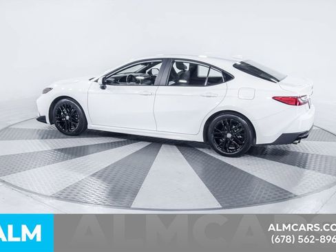 Used 2025 Toyota Camry SE image 5