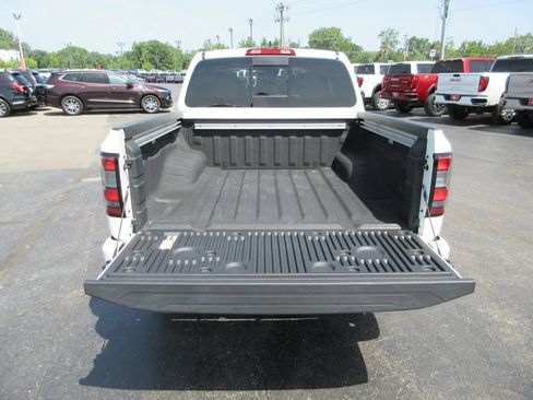 Used 2025 Nissan Frontier SV w/ SV Convenience Package RWD image 8