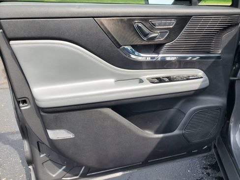 Used 2022 Lincoln Corsair AWD w/ Premium Package image 8