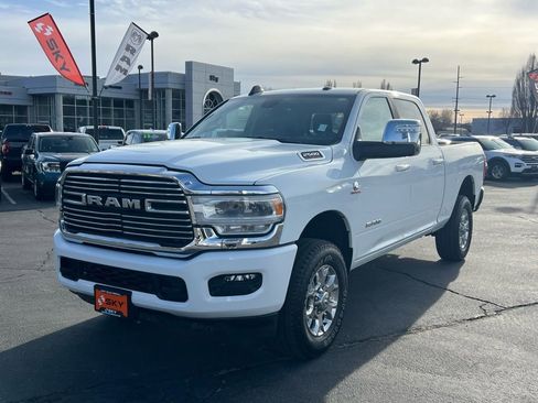 Used 2024 RAM 2500 Laramie AWD/4WD image 4