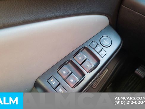 Used 2016 Chevrolet Suburban LT image 16