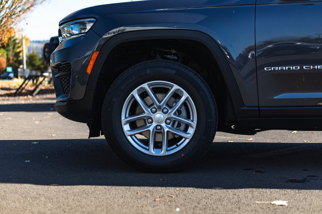 New 2025 Jeep Grand Cherokee Laredo X w/ Trailer Tow Package AWD/4WD image 12