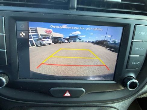 Used 2023 Kia Soul LX w/ LX Technology Package image 12