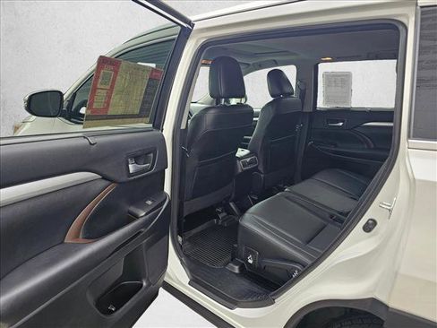 Used 2018 Toyota Highlander XLE AWD/4WD image 13