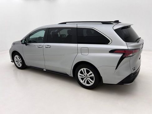 Used 2023 Toyota Sienna XSE image 10
