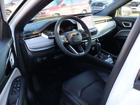 Used 2024 Jeep Compass Limited image 12