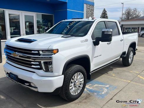 Used 2023 Chevrolet Silverado 3500 High Country image 2