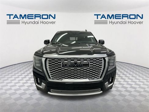 Used 2021 GMC Yukon Denali w/ Denali Premium Package image 8