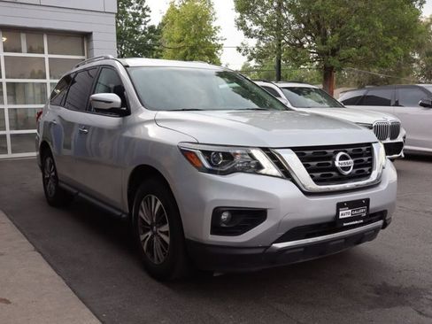 Used 2018 Nissan Pathfinder SL AWD/4WD image 6