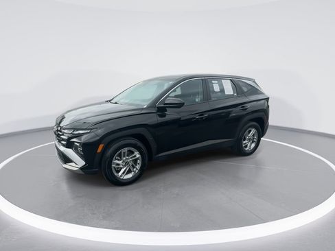 Used 2025 Hyundai Tucson SE FWD image 4
