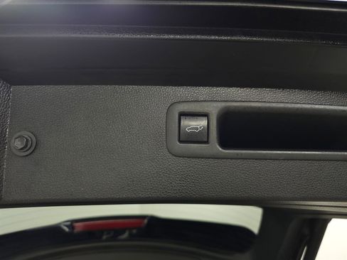 Used 2021 Toyota Highlander XLE AWD/4WD image 7