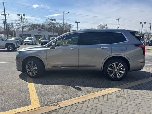 Used 2025 Cadillac XT6 Premium Luxury image 12