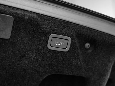 Used 2019 Jaguar XE R-Sport AWD/4WD image 65