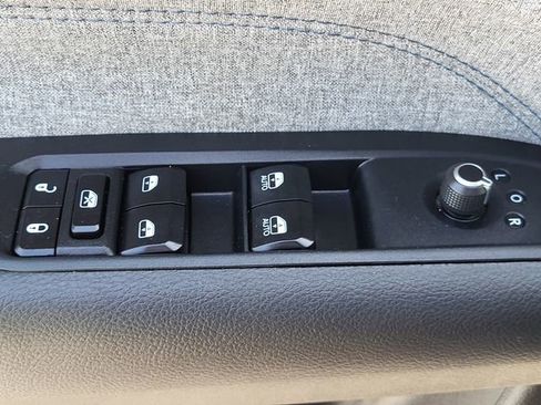 Used 2025 Jeep Compass Sport w/ Mopar Graphics Package image 8