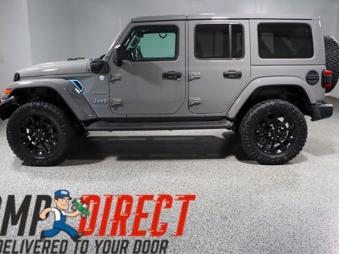 Used 2023 Jeep Wrangler Unlimited Sahara w/ Cold Weather Group AWD/4WD image 11