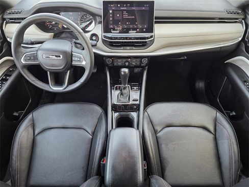 Used 2019 Jeep Cherokee Trailhawk image 19