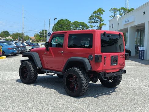 Used 2011 Jeep Wrangler Sahara w/ Connectivity Group AWD/4WD image 5
